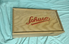 Holzkiste mit  " SCHUCO " Logo